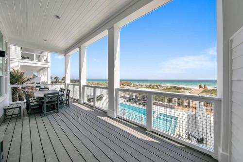 Beach Front 8 BR 6 BA Pool & Hot Tub Pickleball Fun