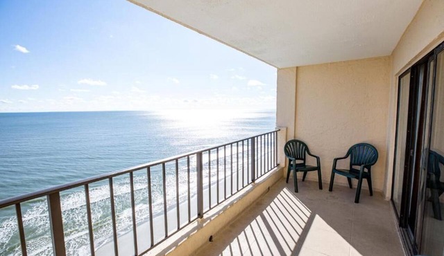 Beachfront 3BR Retreat w/Balcony & Pool