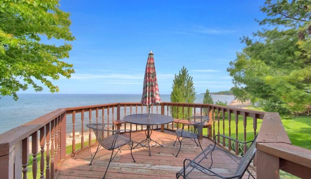 BeachFront Couples Getaway w Starlink & Sunrises!