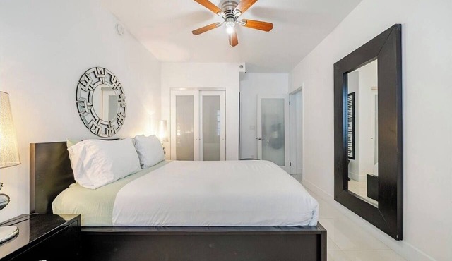 Beachside 3rdOcean Dr 2Bed -1Bath- Pool- 2 Beach Chairs & 1 Umbrella
