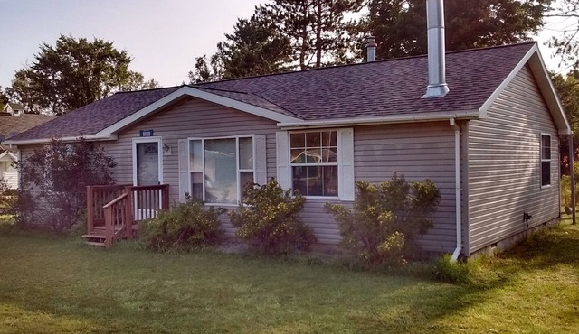 Beautiful 2-bedroom house with AC in charming Germfask Close to Pictured Rocks