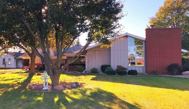 Beautiful 4-bedroom country house 2 miles from Frankenmuth.