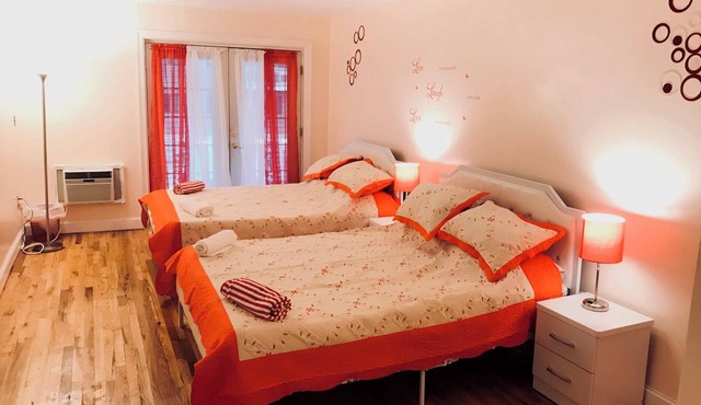 Beautiful 4 Bedrooms 2 Baths, Balcony next to all up to 15 people