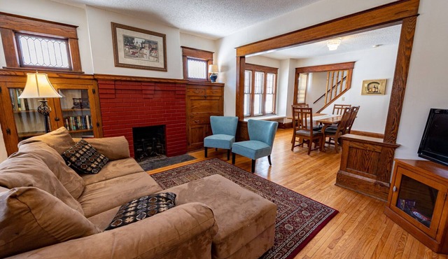 Beautiful 4BR 2 bath Craftsman home, completely renovated, roomy, handy location
