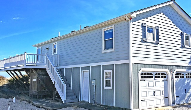 Beautiful Beachfront Retreat on Broadkill Beach. Perfect for couples & families.