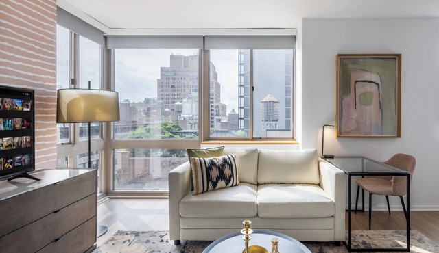 Beautiful Chelsea Studio in Amenity Rich Building