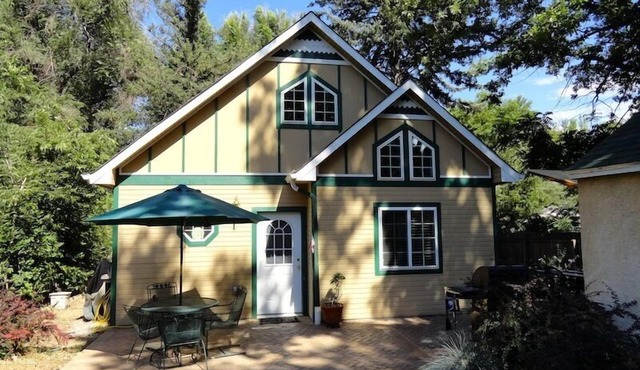 Beautiful cottage - great location in Old Town near Colorado State University!
