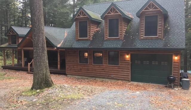 Beautiful Large Log Cabin in the Southern Adirondacks
