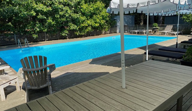 Beautiful Modern Home & Guest House with 8 Bedrooms Total