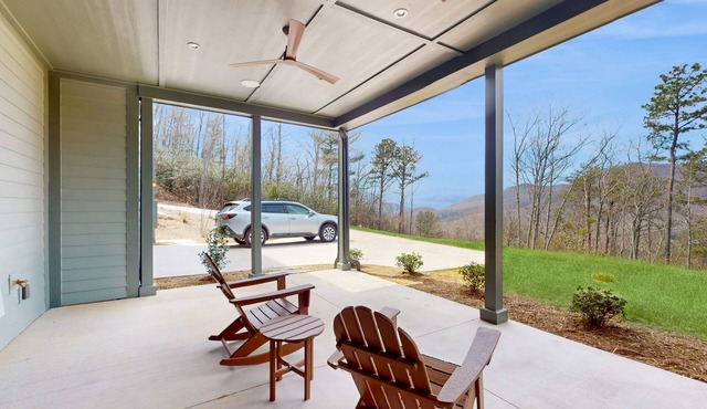 Beautiful mountain home with deck, fireplace, children's items, AC, & W/D