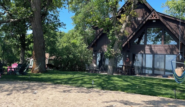 Beautiful, newly custom built, lake-front cabin on Lake Independence. in Maple Plain