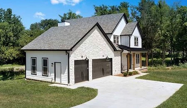 Beautiful Secluded Cottatge Nestled Amidst Trees in Mount Juliet, Tennessee