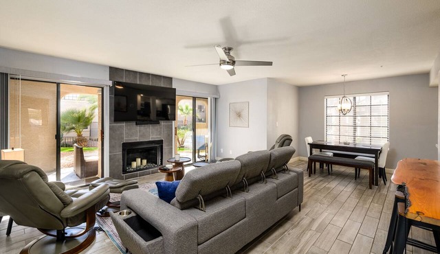 Beautifully Decorated; Steps From Pool/Spa in Central Scottsdale Location!