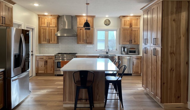 Beautifully renovated farmhouse 30 minutes from "The Big House"