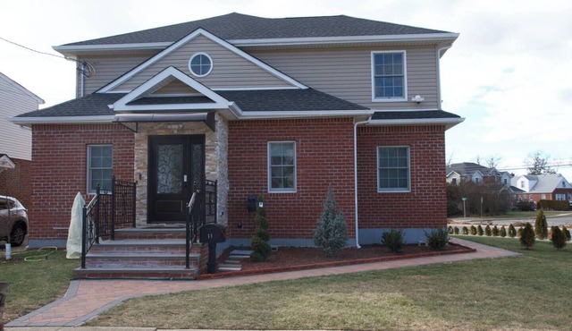 Beautifully Renovated 3-Bedroom Guest Stay