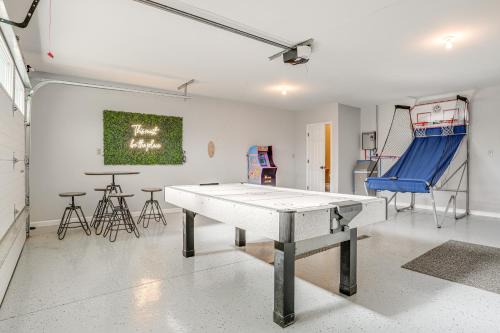 Benton Harbor Home w/Fire Pit - 2 Mi to Beach!