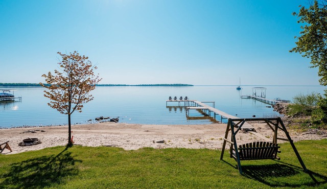 Birch Harbor, Lakefront Cottage - Northport, Michigan