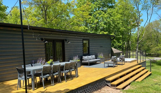 Blue Mountain Cabin: Saugerties Mid-Century Mod Home with Hot Tub, close to HITS