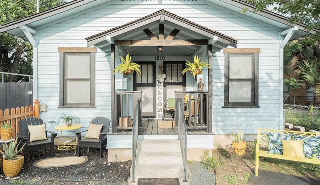 Bluebonnet Cottage at The Pearl, River Walk, Downtown, Best Location