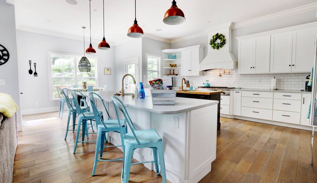 Bluegrass Boujee, Hot Tub, Bar, Game room, Chef kitchen