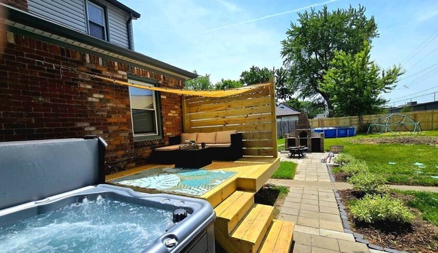 ¤Bohemia top king suite, hot tub, pool, games @MLC
