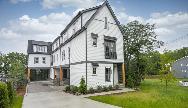 Bold + BRIGHT!|3bd 2.5ba|10 Minutes to All of Music City!