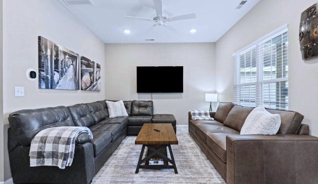 Bourbon Run - HotTub/Ark 30min/Horse Park 12min/Walk Downtown/4BR Sleeps 8