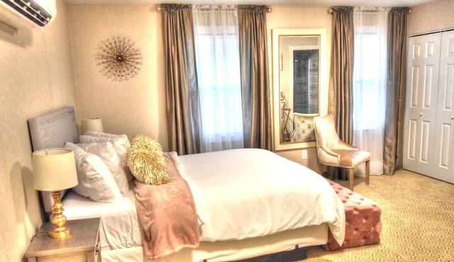 Boutique room at the Magnolia Lodge in Chautauqua