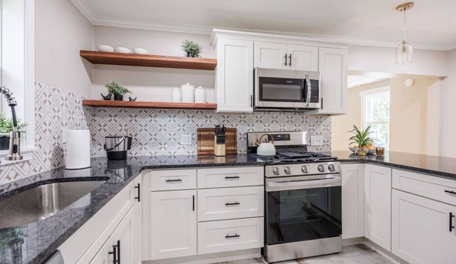 Brighton Retreat Near URMC & Pittsford Plaza