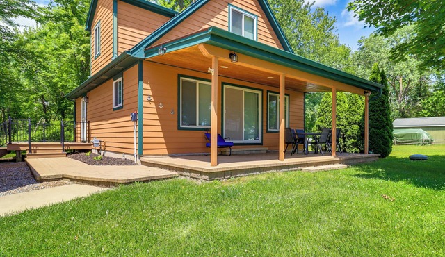 Brooklyn Cottage w/Dock - Steps To Wamplers Lake!