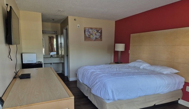 Budget-friendly Unit Perfect for History Enthusiasts' Getaways