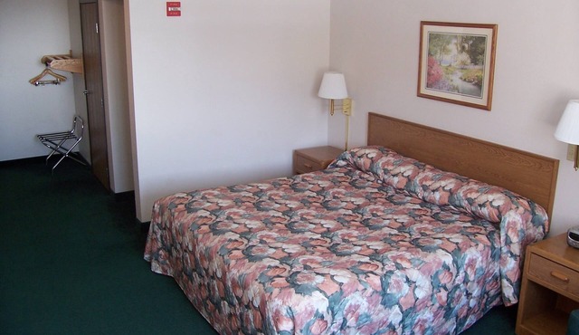 Budget Host Inn & Suites