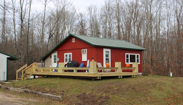 C&J Getaway Cabin & Bunkhouse on the Snowmobile & ATV Trails