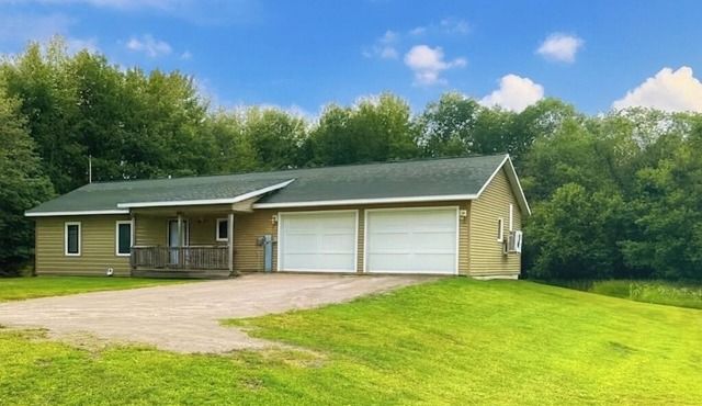 Cabin Near Pictured Rocks, Sleeps 8, 20 Min to Munising