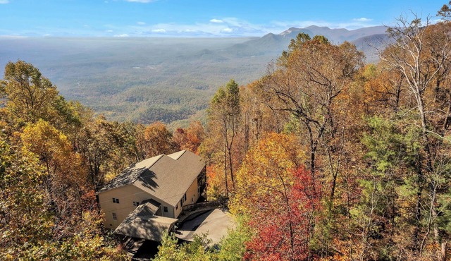 Caesar's Head Mountain Home ~ Sleeps 13 ~ Table Rock & Blue Ridge Views