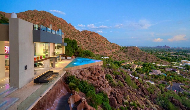 Camelback Vista - 4BR Luxury Estate w/Infinity Pool & Camelback Views