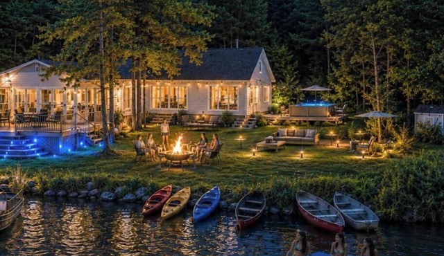 Campau Lake Half Suite Retreat | 2BR Hot tub