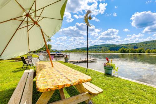 Canandaigua Lakefront Gem w/Dock & Boat Slip