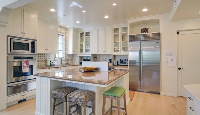 Casa Cielo in the heart of the Funk Zone, 2 blocks to beach, A/C, Pet Friendly!