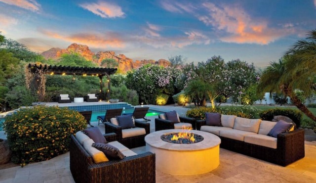 Casa de Camelback, Views & Location!