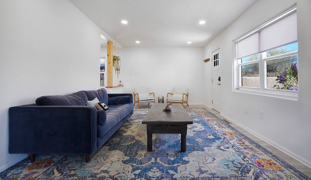 Casa de Lilas - Just Steps from Great Food & Art!