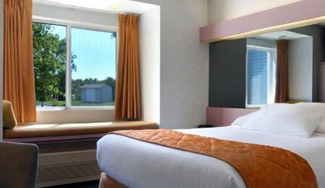 CenterWay Hotel Buffalo North Near University