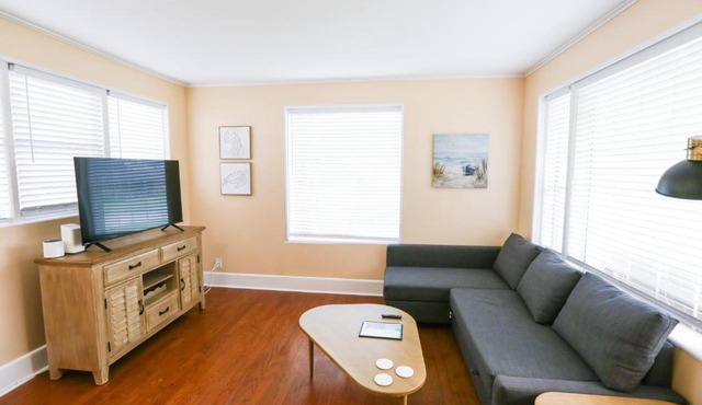 Centrally Located Efficiency One Mile to the Beach!