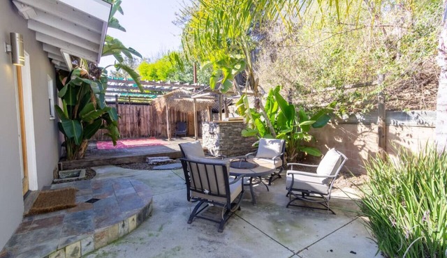 Centrally Located Cottage Near Lake Trails Shops