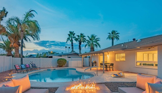 Centrally Located Hike Dine & Shop w/Pool Table, Heated Pool, Office, Firepit