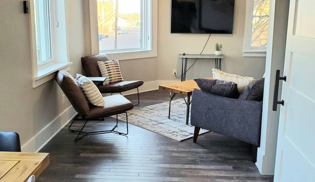 “Champagne Suite” Executive 1bed/1bath Loft Apt in downtown Florence