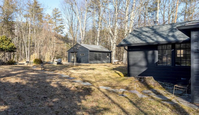 Charming 1-bedroom cottage in Woodstock with AC, WiFi min Monthly Rental