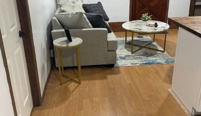 Charming 1-Bedroom Guest Suite in Bay Shore with WiFi