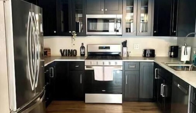 Charming 1-bedroom apartment with WiFi, AC in wonderful Grand Rapids