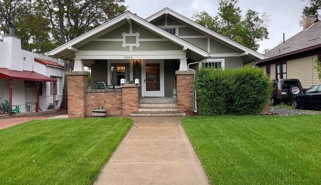 Charming 1916 Craftsman Near UNC & Historic Downtown Greeley with AC and WiFi